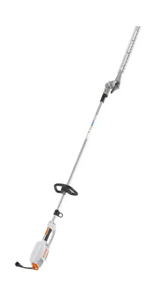 Taille-haie perche STIHL HLE 71 : 600 W, lamier 500 mm, dents 35 mm, perche 254 cm. Taille-haie électrique puissant, ergonomique et facile à entretenir.
