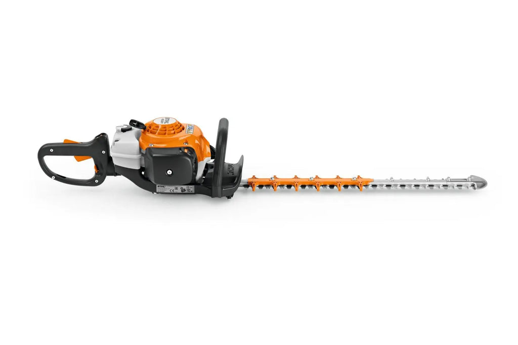 Taille-haie STIHL HS 82 T : moteur thermique 0,70 kW, lame 600 mm, cadence 5100 coups/min. Idéal pour une finition parfaite des haies avec confort, sécurité et précision.