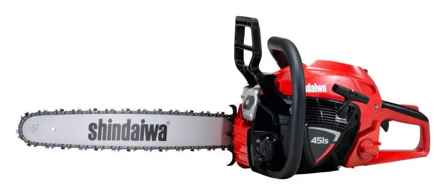 Tronçonneuse SHINDAIWA 451S, moteur 45 cm³, coupe 45 cm, Soft Start, système anti-vibration, pompe à huile automatique. Livrée avec 2 chaînes SHINDAIWA.